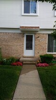 Building Photo - 37435 Colonial Dr