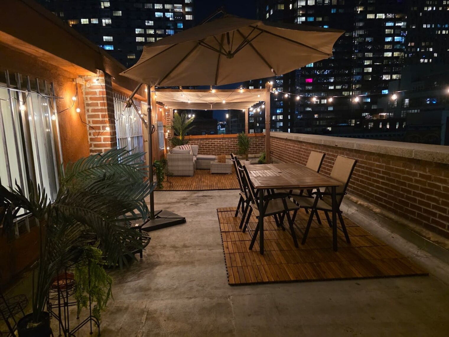 Building Photo - 458 W 52nd St