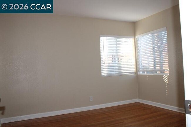 Building Photo - 325 21st St