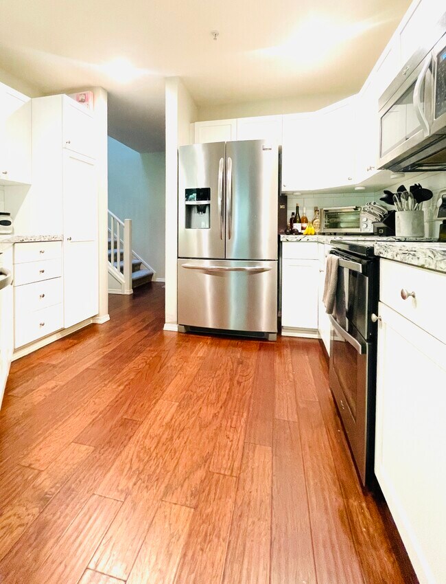 Building Photo - 16815 6th Ave W