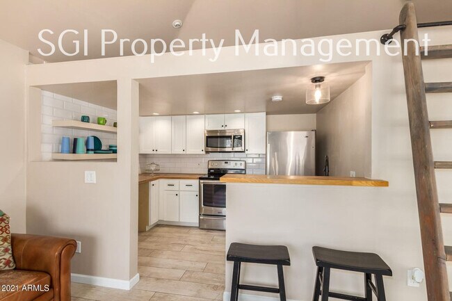 Building Photo - 1315 W Holly St