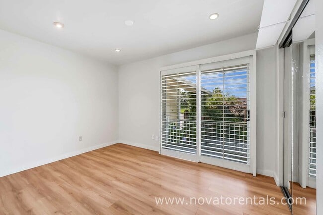 Building Photo - 986 Bel Marin Keys Blvd