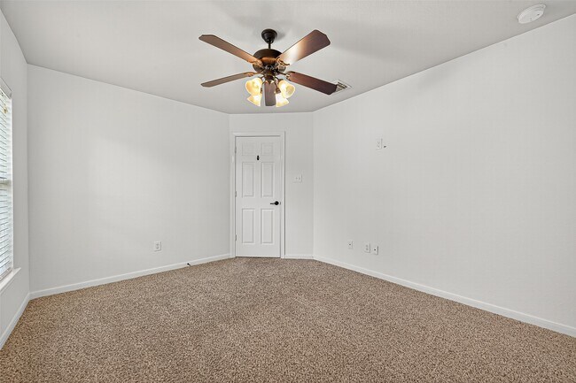 Building Photo - 15 Hadlock Pl