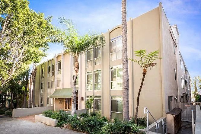 Building Photo - 7270 Hillside Ave