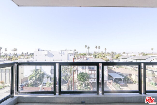 Building Photo - 11800 Courtleigh Dr