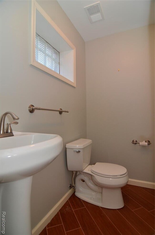 Building Photo - 8152 Fairfield Cir