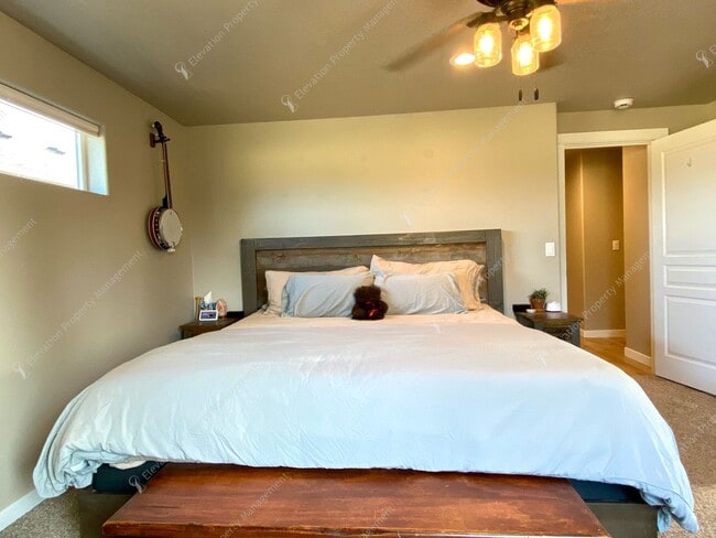 Building Photo - * Coming Soon * Beautiful Unfurnished 3-Be...