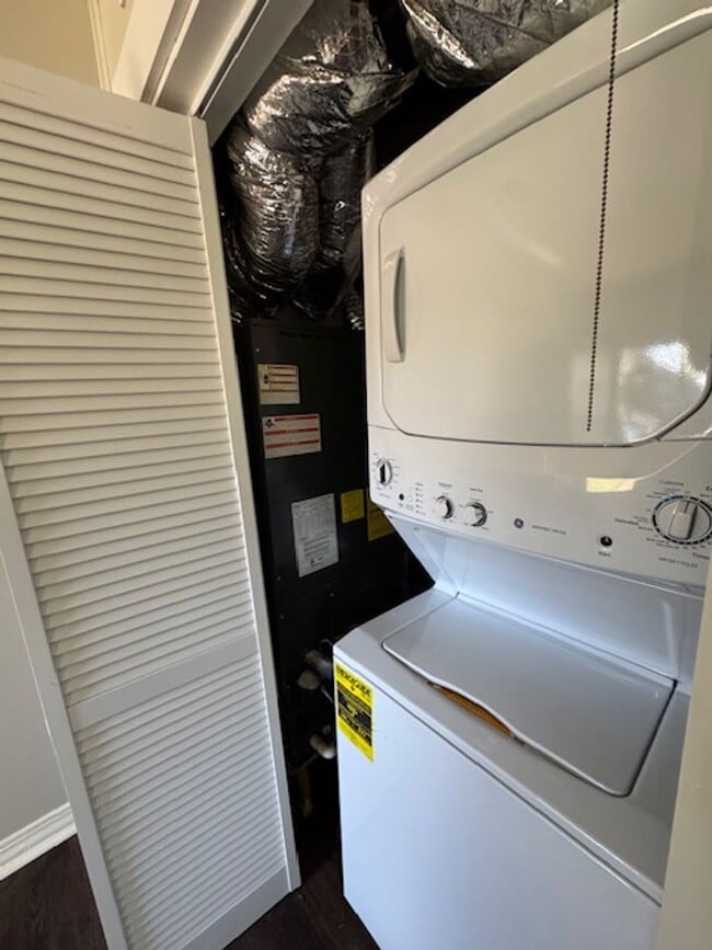 Building Photo - Downtown living at its best!  Recently Remodeled - 2 Story End Unit with 2 BD & 1 Full BA, All Ne...