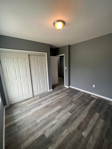 Building Photo - 5564 Hebert St