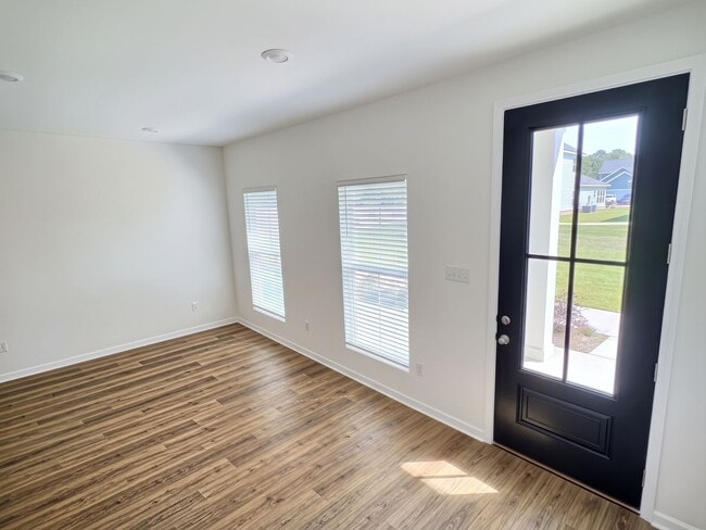 Building Photo - 123 Everly Cir