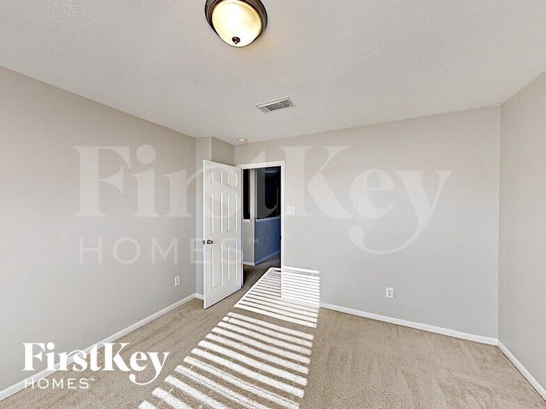 Building Photo - 15207 Green Whisper Dr