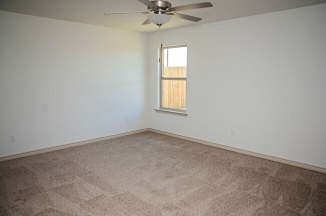 Building Photo - Fresh, Functional, and Move-In Ready | Sil...