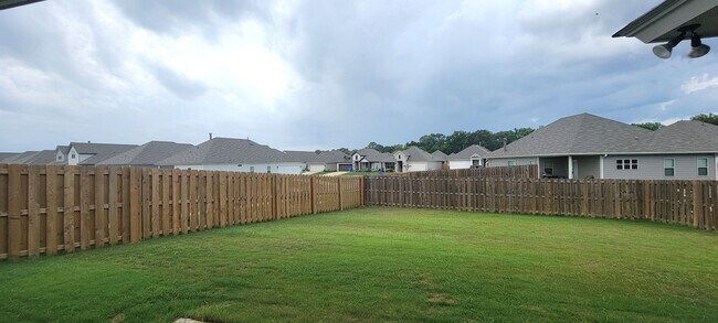 Building Photo - 844 Hedgefield Way