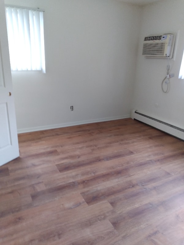 Building Photo - 2483 E Maple Rd