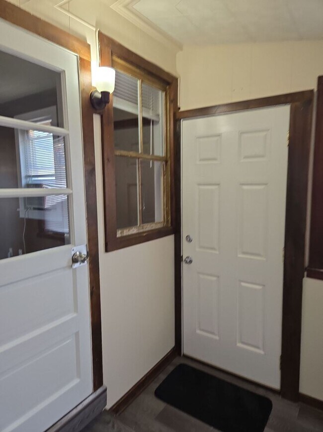 Building Photo - Charming 2-Bedroom Single-Family Home with Patio & Storage Shed