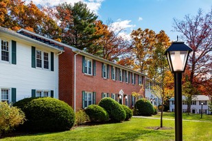 Building Photo - Avon Colonial Manor