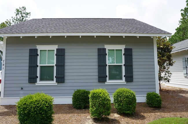 Building Photo - 741 Breakers Street