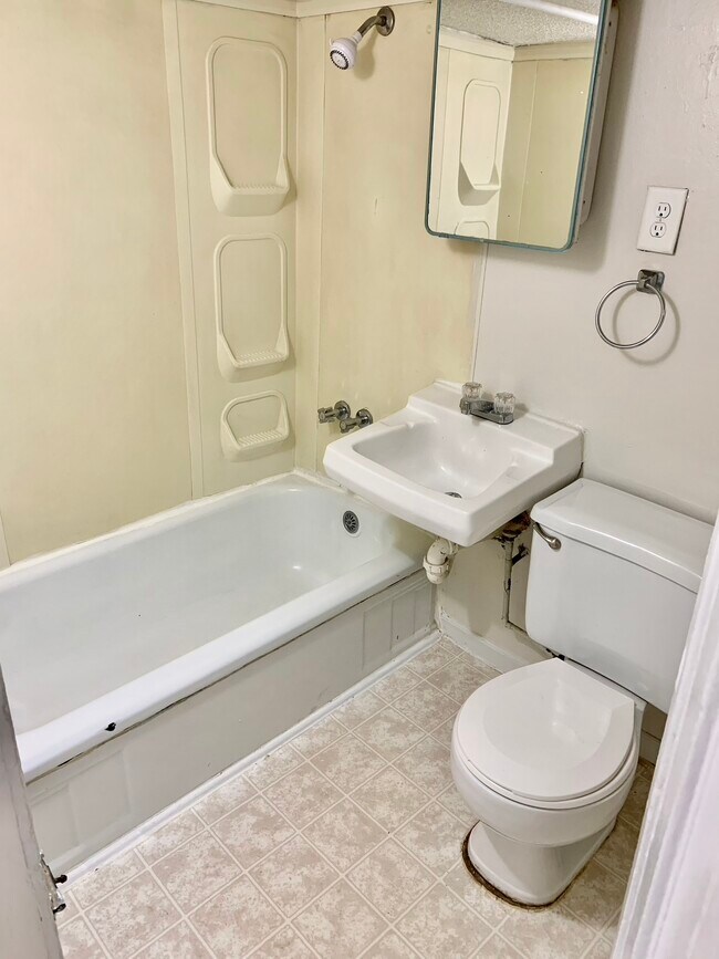 Building Photo - 171 Park Ave