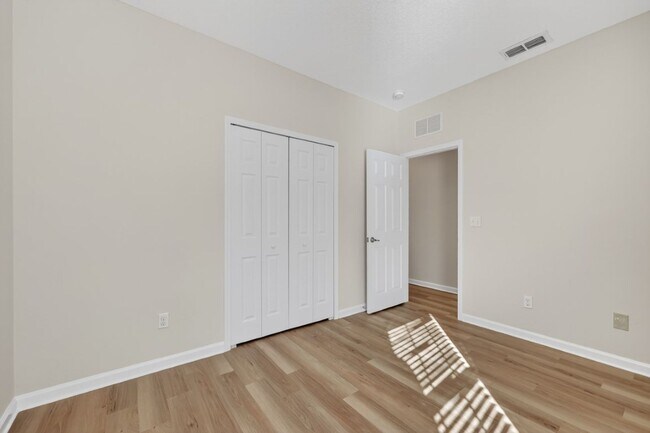 Building Photo - 11274-11271 Estancia Villa Cir