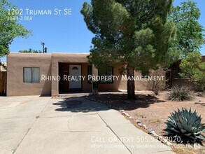 Building Photo - Lovely 3 Bedroom, 2 Bath Near Kirtland AFB!