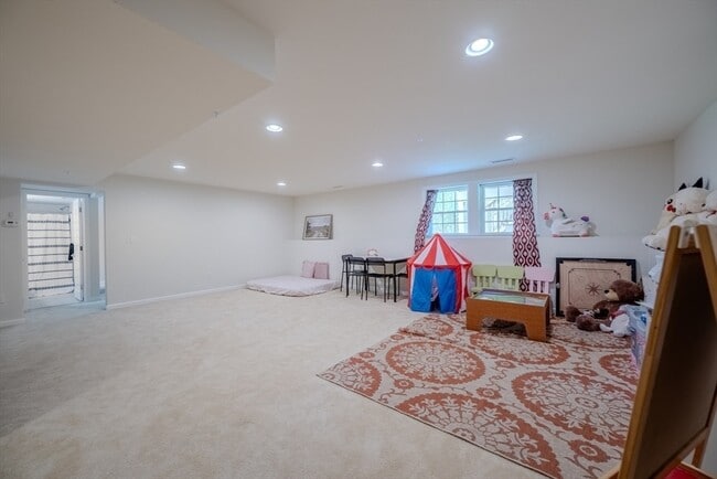 Building Photo - 156 Stonehaven Dr