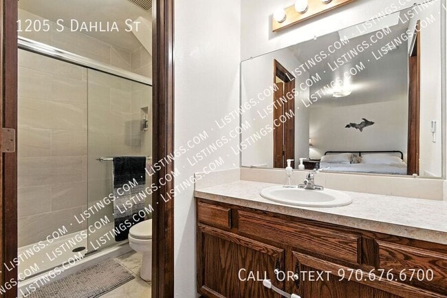 Building Photo - 1205 S Dahlia St