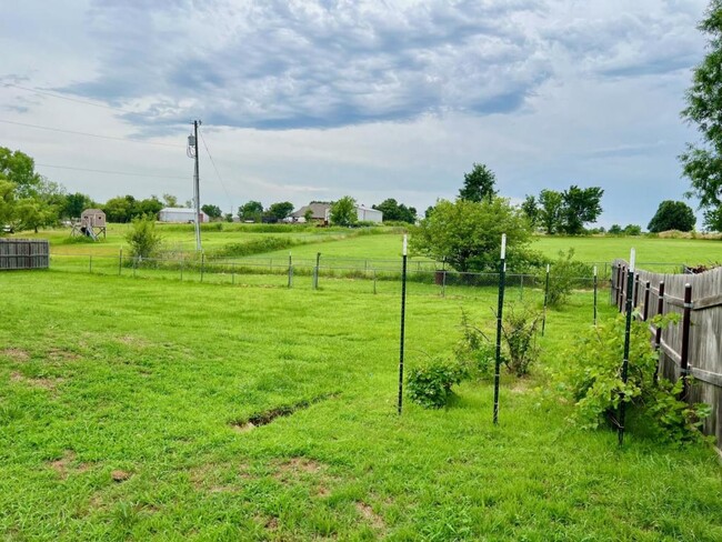 Building Photo - 37 Uvon Ln