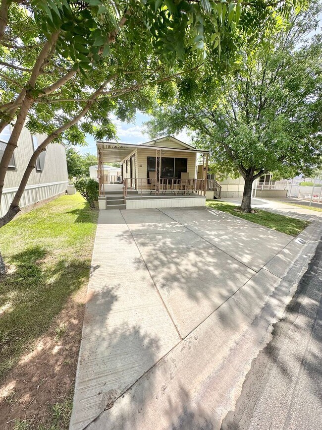 Building Photo - 1150 W Red Hills Pkwy