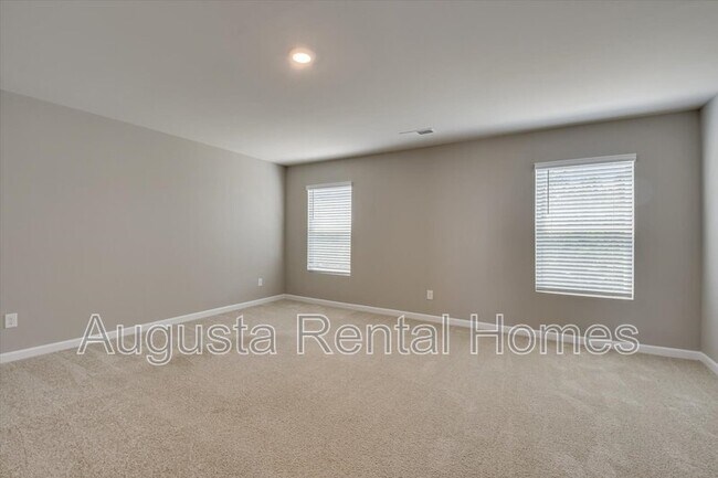 Building Photo - 560 Post Oak Ln