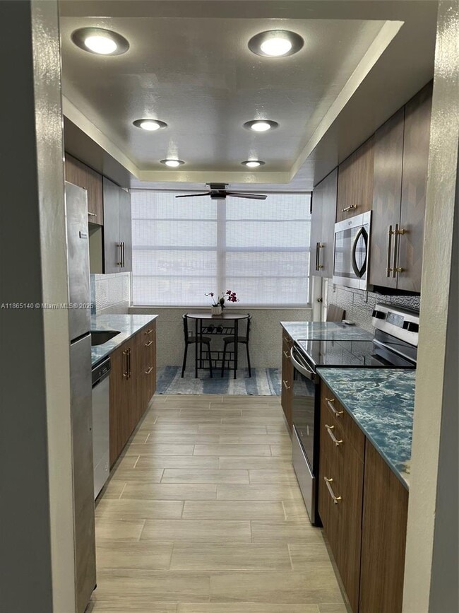 Primary Photo - 18041 Biscayne Blvd