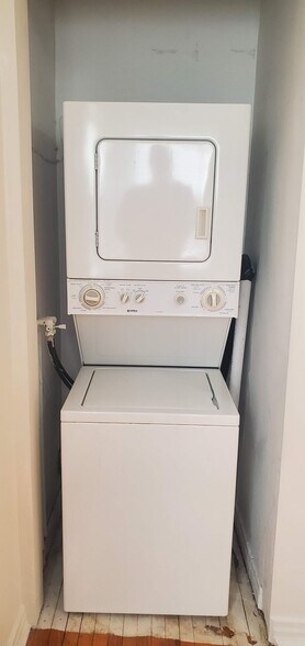 Washer / Dryer - 19638 Pompeii Ave