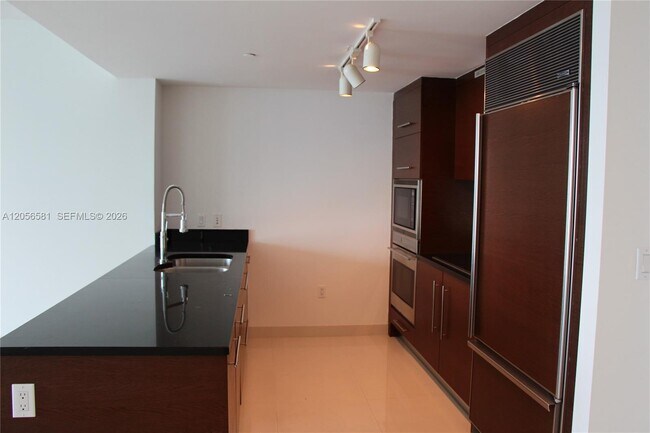 Building Photo - 465 Brickell Ave