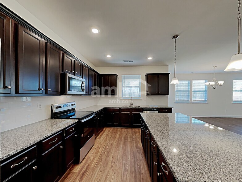 Building Photo - 2125 Laurel Vlg Cir