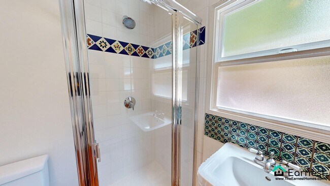 Building Photo - Beautifully Located 2-Bed Home in the Hear...