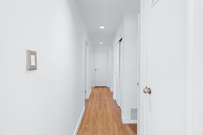 Building Photo - 4 bed/ 3 bath Single-Family Home in North ...