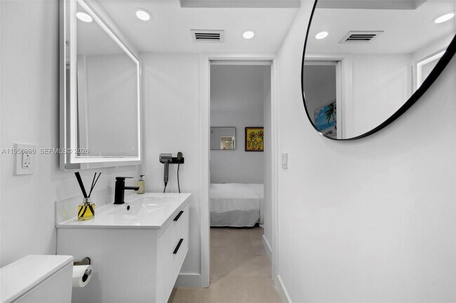 Building Photo - 345 Ocean Dr