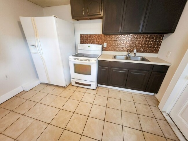 Building Photo - 304 E King St