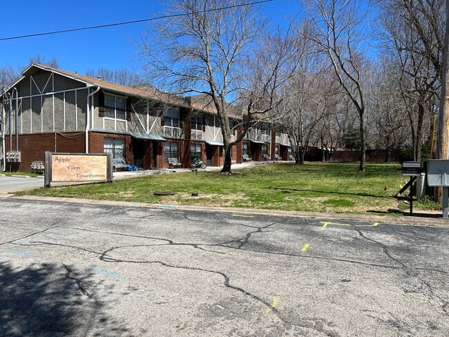 Building Photo - 1228 Apple Glen St