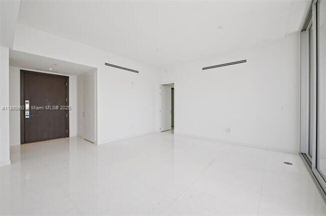 Building Photo - 300 Biscayne Blvd Way