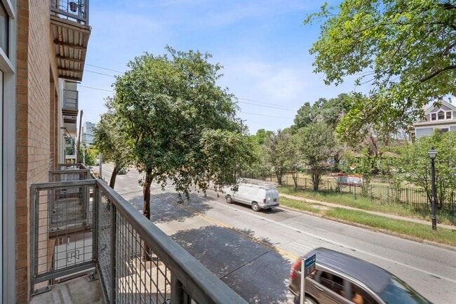 Building Photo - 1601 E Cesar Chavez St