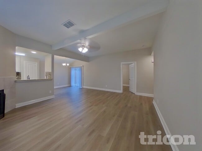 Building Photo - 523 Red Coat Ln