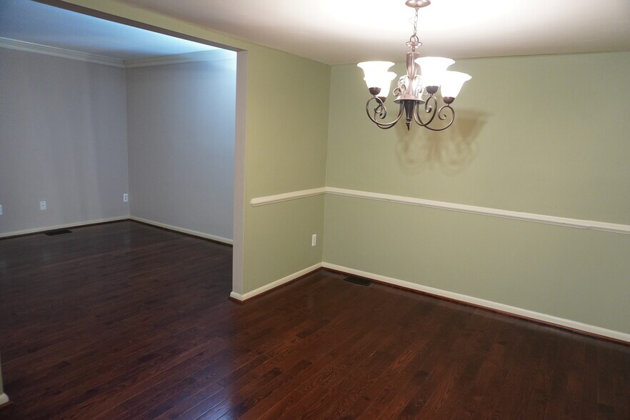 Building Photo - 5 Castlebar Ct