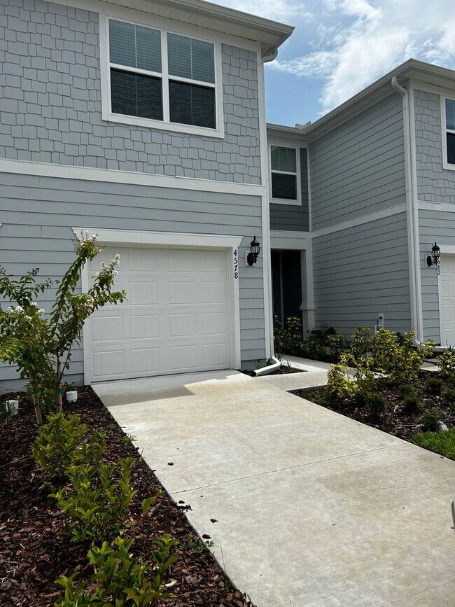 Building Photo - Move In ASAP!! - Brand New 3 bedroom 2.5 bath Townhouse for rent in Kissimmee, FL.