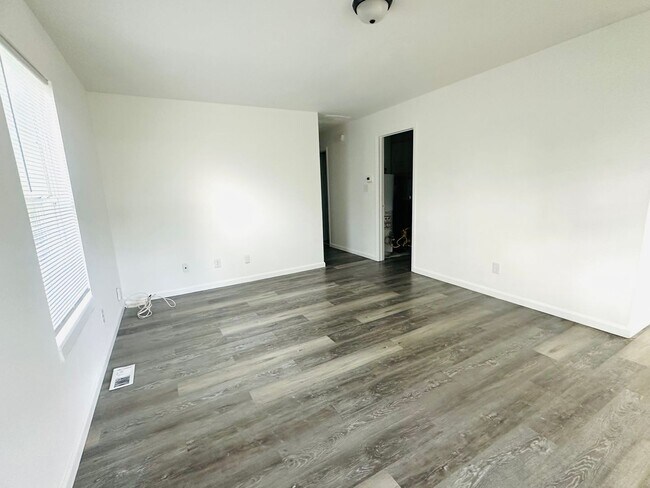 Building Photo - 746 Edgemont Ave