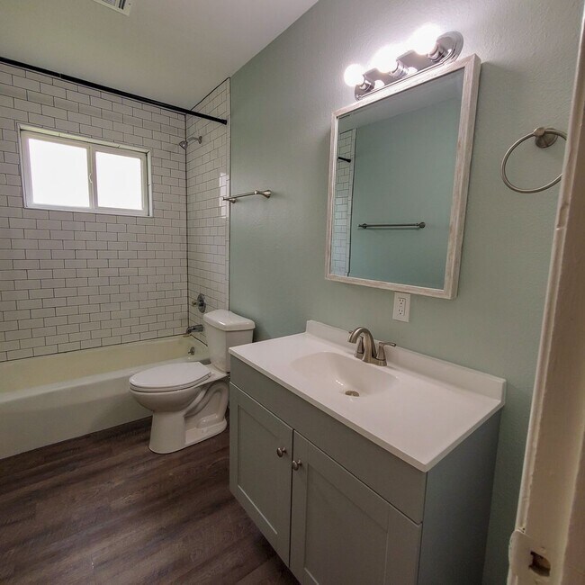 Building Photo - 1117 E Parker St