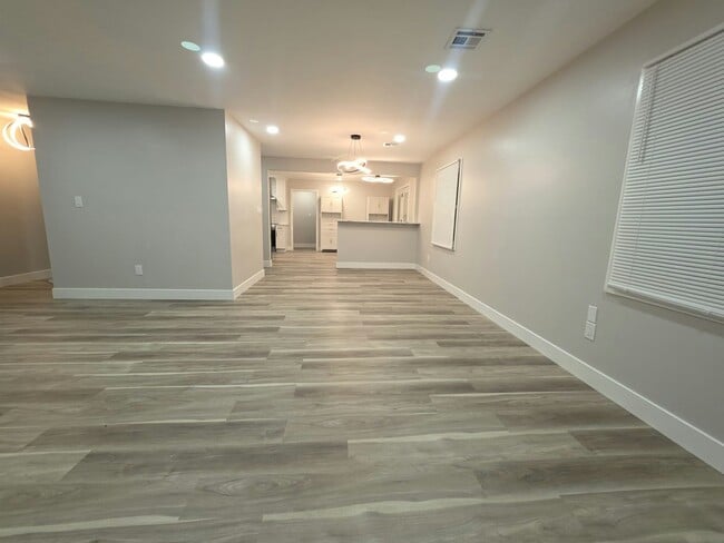 Building Photo - 24 Pilgrim Ln