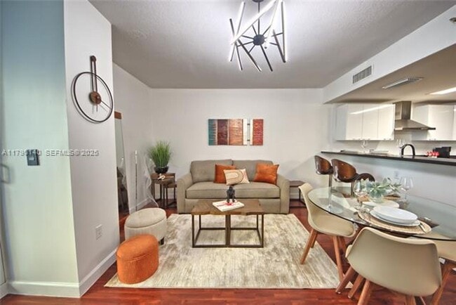 Building Photo - 170 SE 14th St