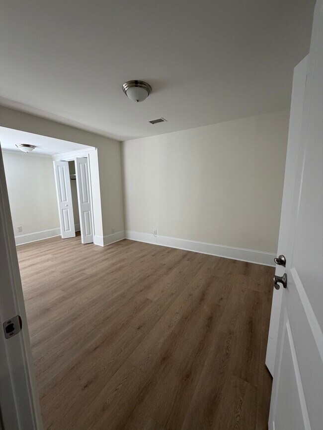 Building Photo - 305 12th Ave