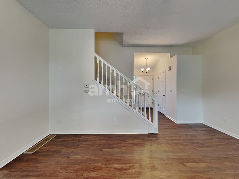 Building Photo - 2274 Farmland Dr