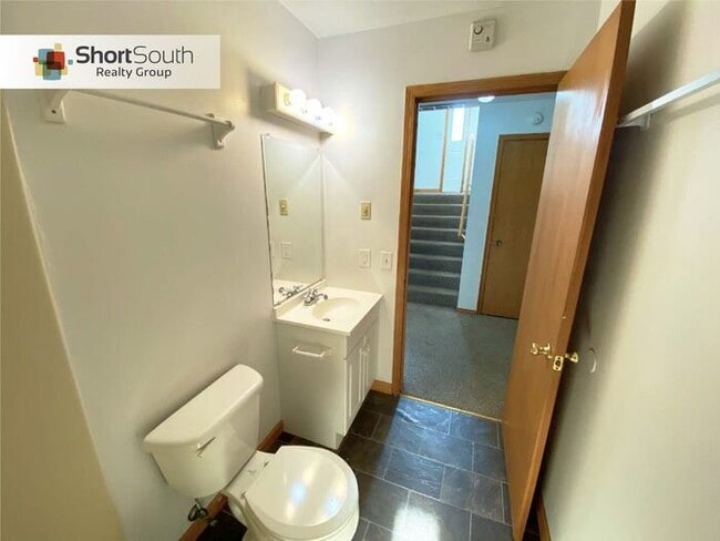 Building Photo - 4 bed 2 bath Single Family Home